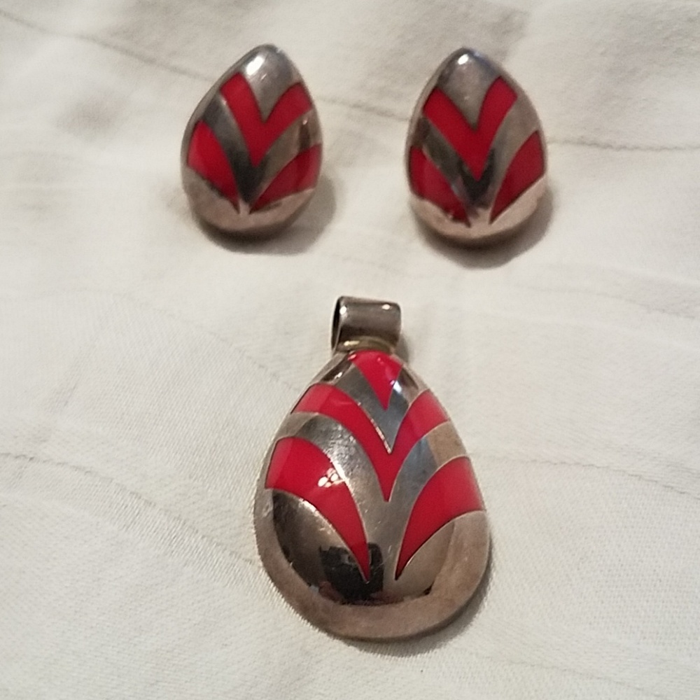 Womens earrings & pendant